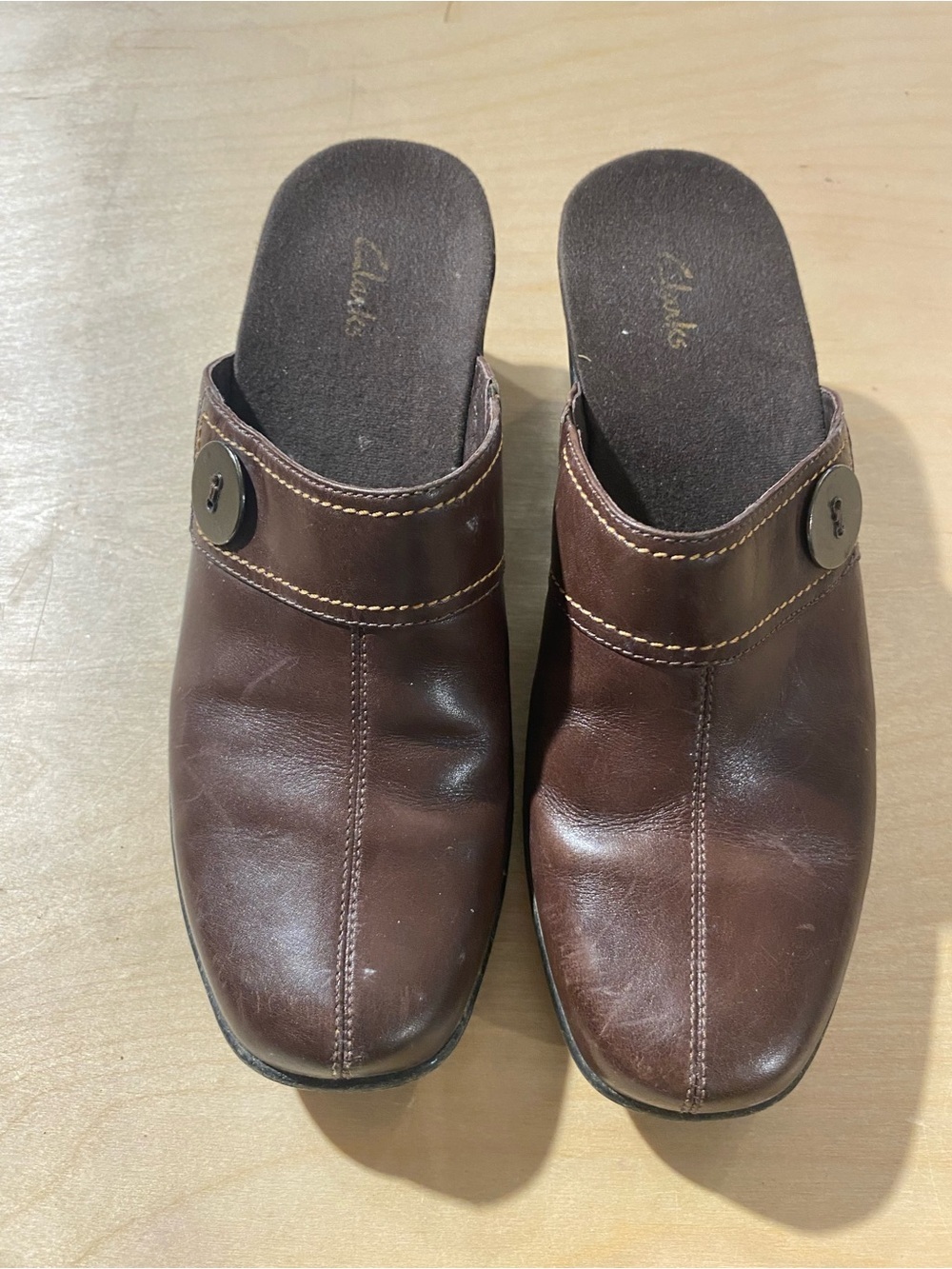 Clarks Dark Brown Leather Slip-On Clogs with Button Accent 7.5M